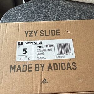 Yeezy Slide - Dark Grey